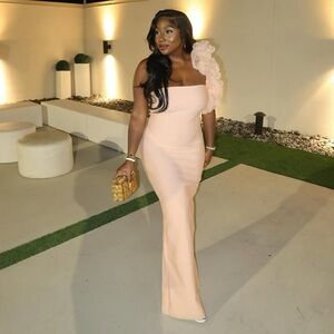 Elegant One-Shoulder Cream Dress